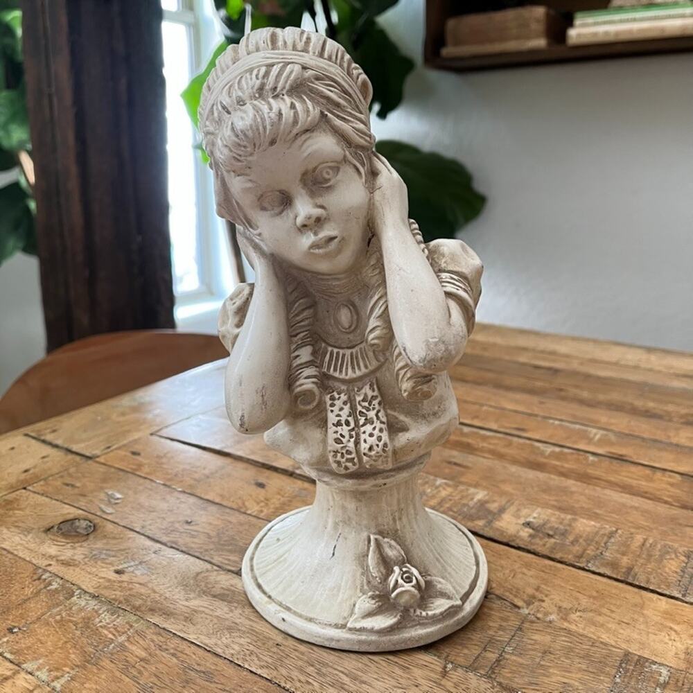 J. Kendrick 1971 Young Victorian Girl Bust Statue Universal Statuary Corp 9"